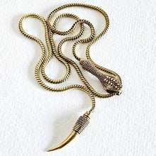 Serpent Lariat