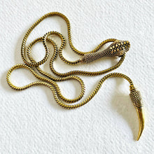 Serpent Lariat